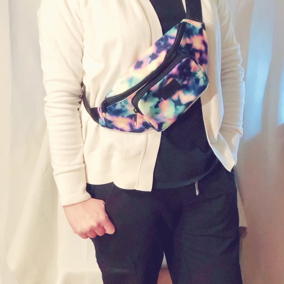 Victoria’s Secret Pink Oversized Belt Bag - Picture 4 of 7